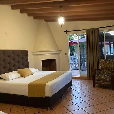 Hotel Maria Emilia Cuernavaca Amatitlan Bagian luar foto